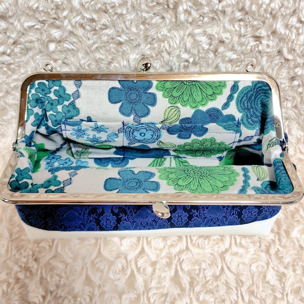 ショルダーバッグのがま口