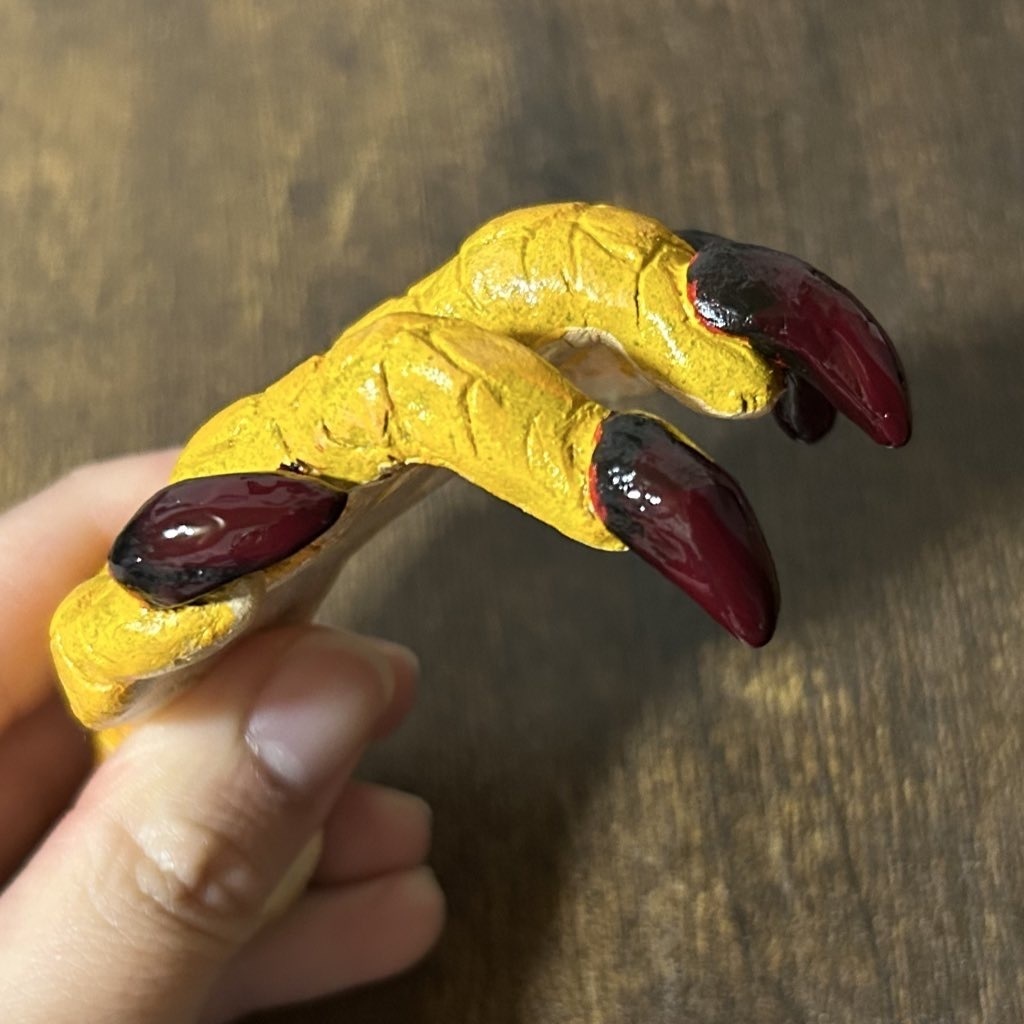 黄金龍の左手首