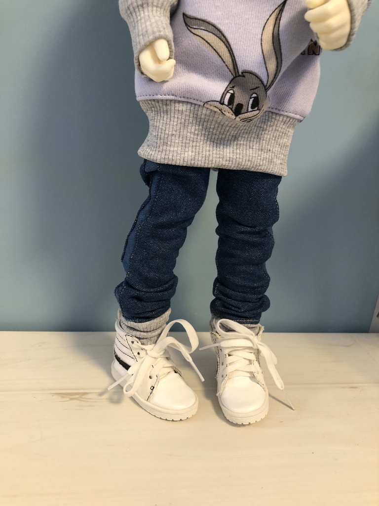 ラビットトレーナーandデニムパンツ