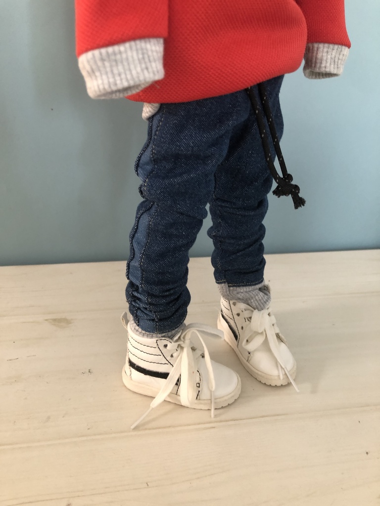 23トレーナーandデニムパンツ