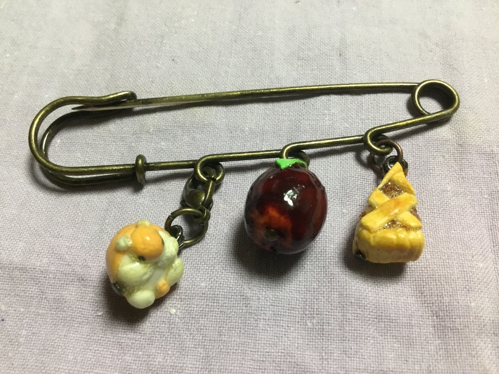 リンゴブローチ