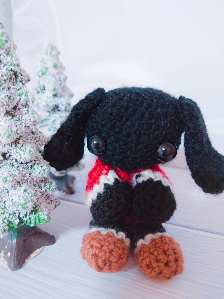 弱気な黒うさぎホーリーナイト【あみぐるみ】