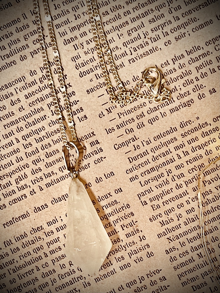 ６　ホワイト水晶のペンデュラム