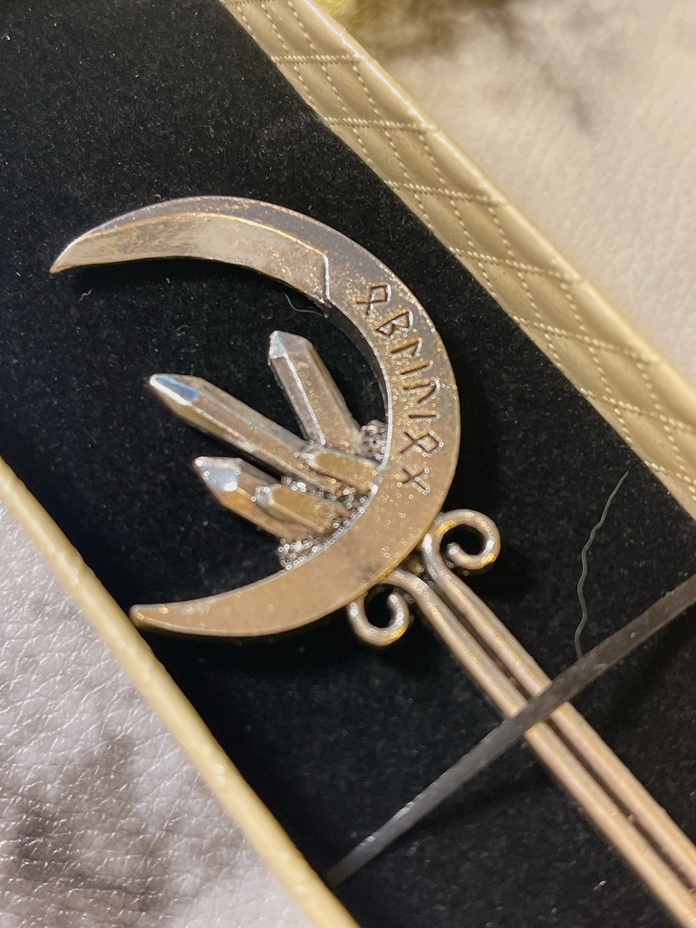 マジックワンド　シルバーカラーの鉱石と月