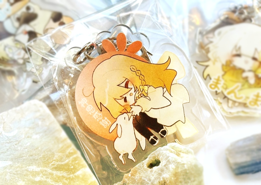 鉱物付き!?アクリルキーホルダー