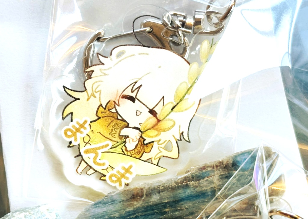 鉱物付き!?アクリルキーホルダー