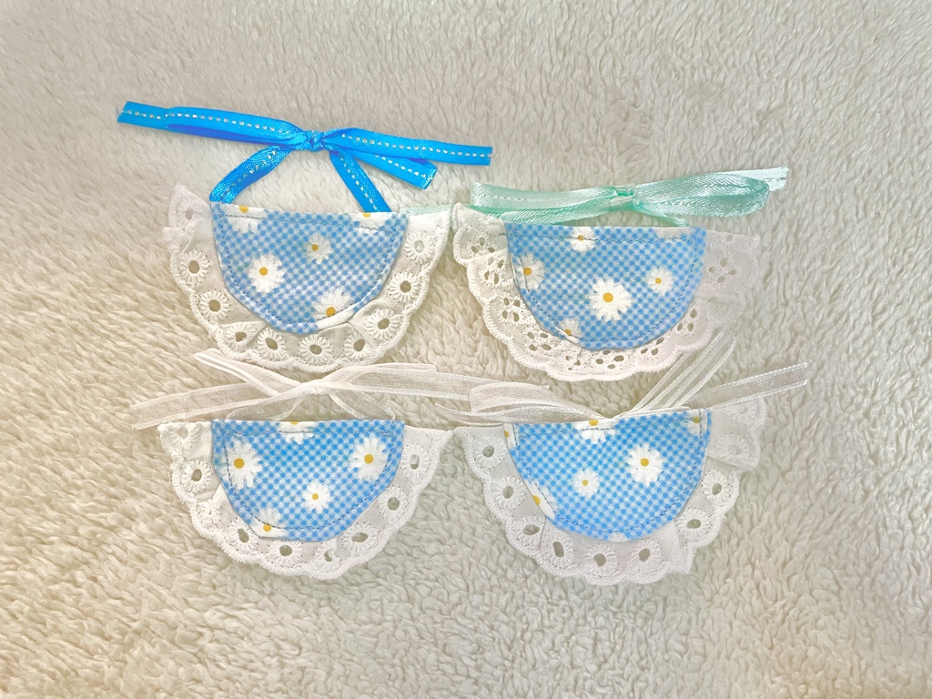 ぬいぐるみのエプロン 水色お花柄