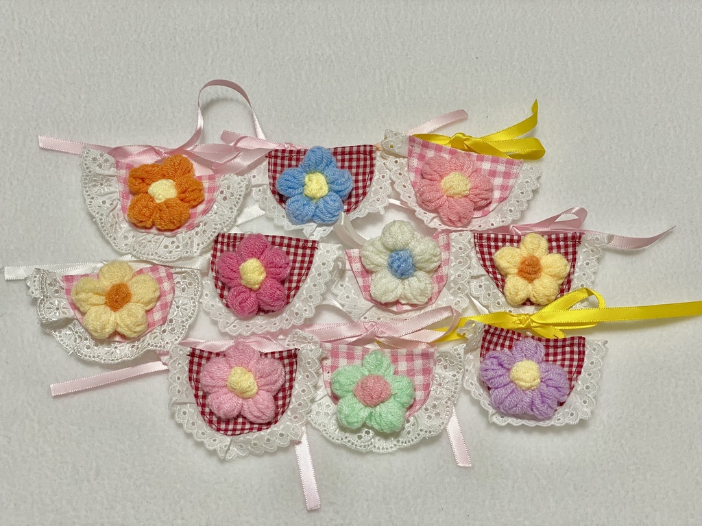 毛糸のお花のエプロン