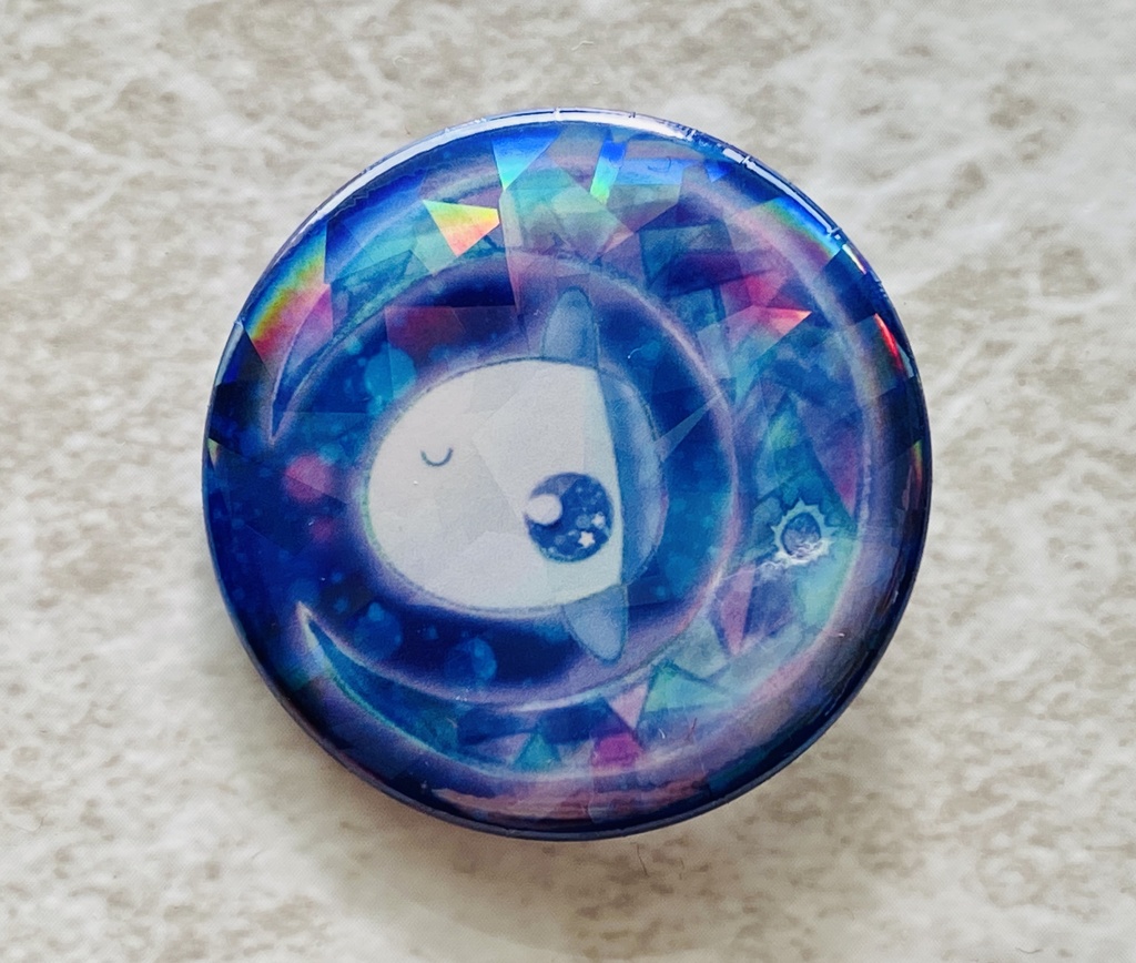 マンボウのキラキラ缶バッジ（月待アクアリオ）