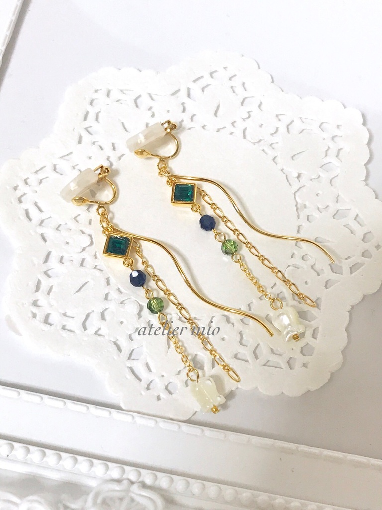 青江派 すずらんとスワロフスキーの耳飾り