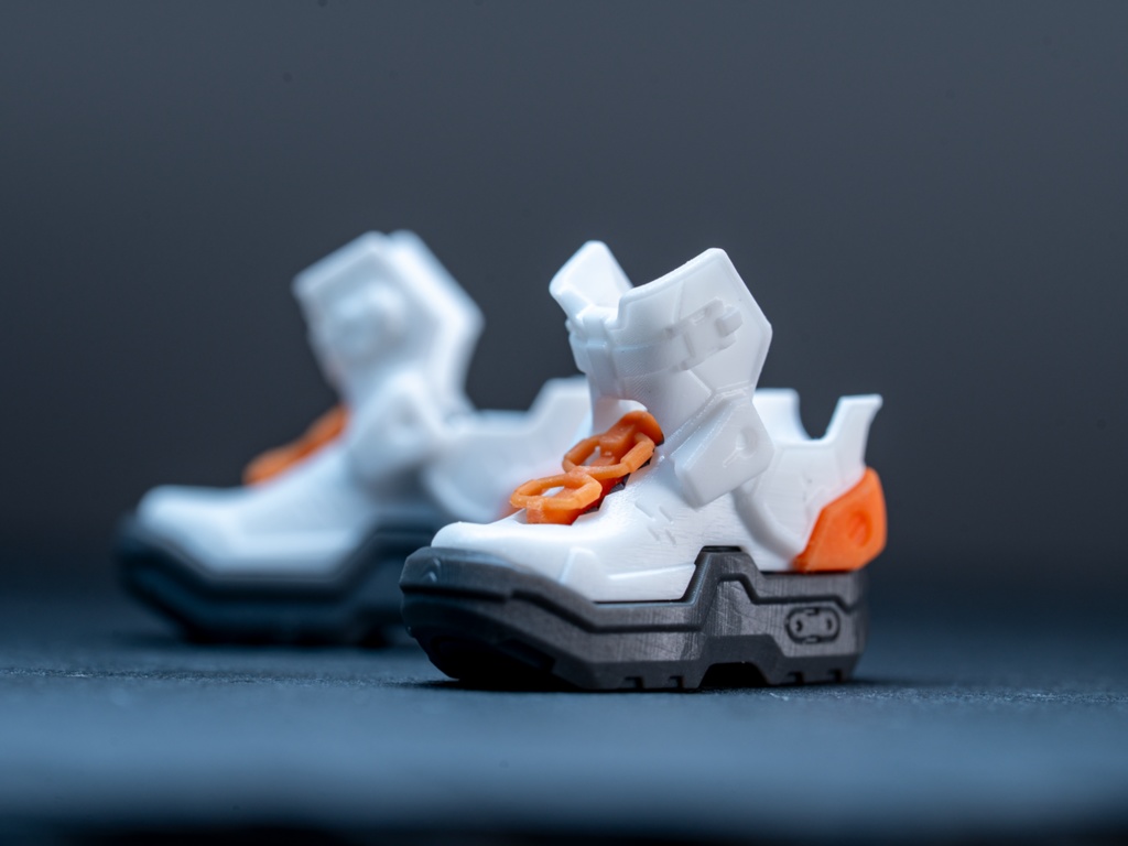 UCテックスニーカー