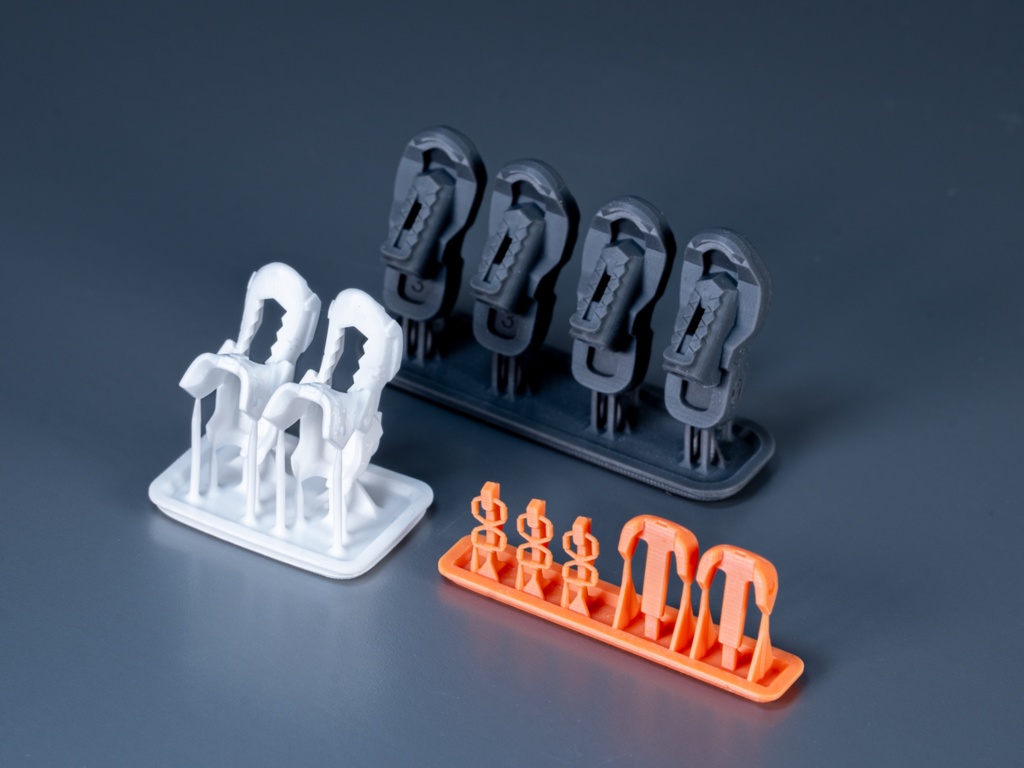 UCテックスニーカー