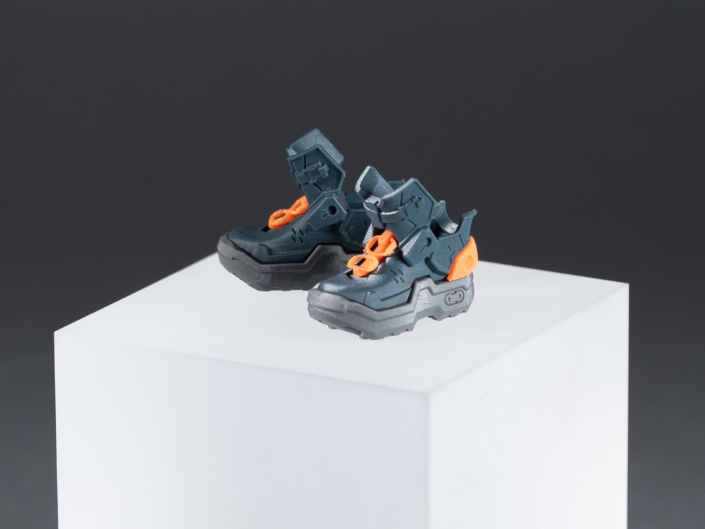 UCテックスニーカー