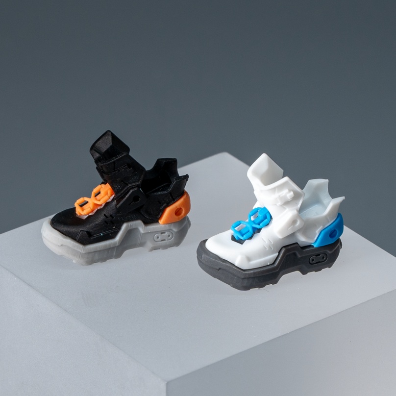 UCテックスニーカー