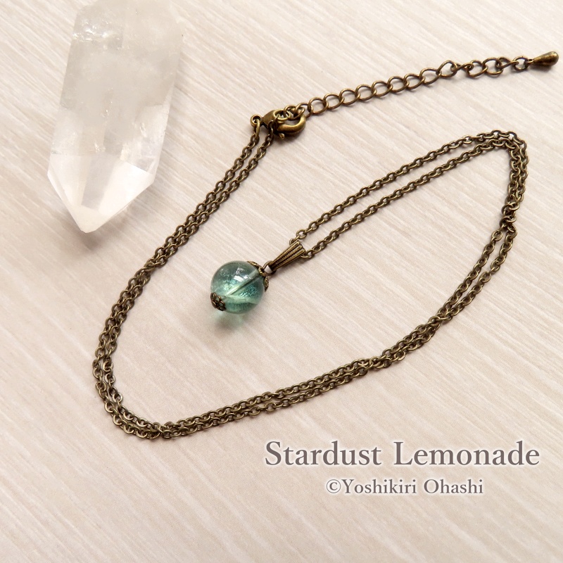 蛍の曹達玉 フローライトのペンダント