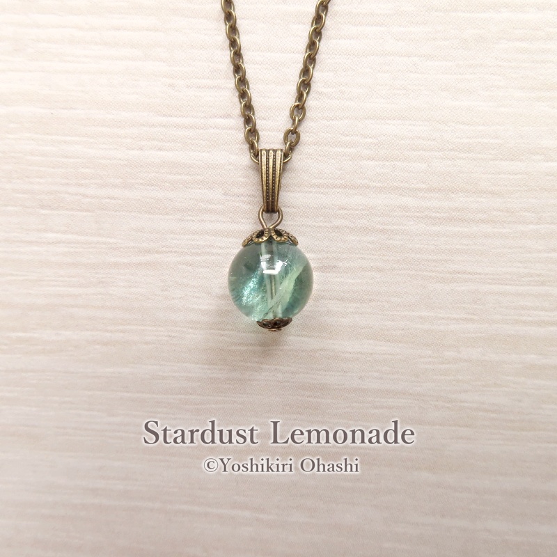 蛍の曹達玉 フローライトのペンダント