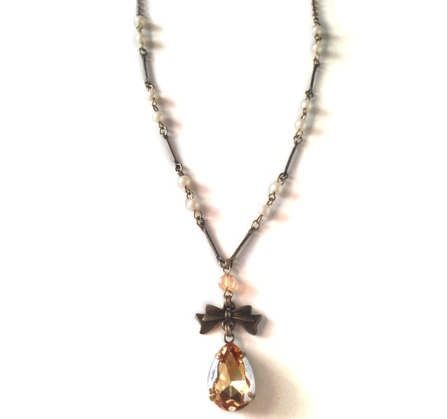 キネマの少女の首飾り