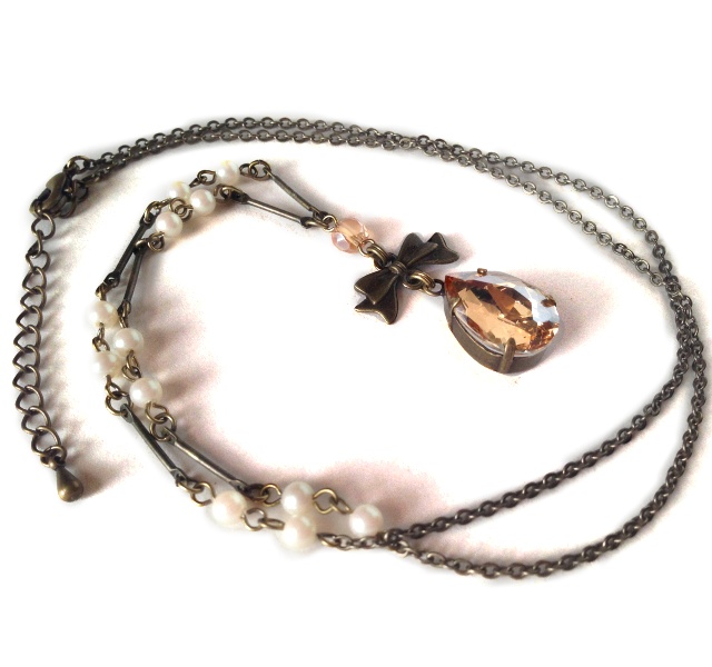 キネマの少女の首飾り