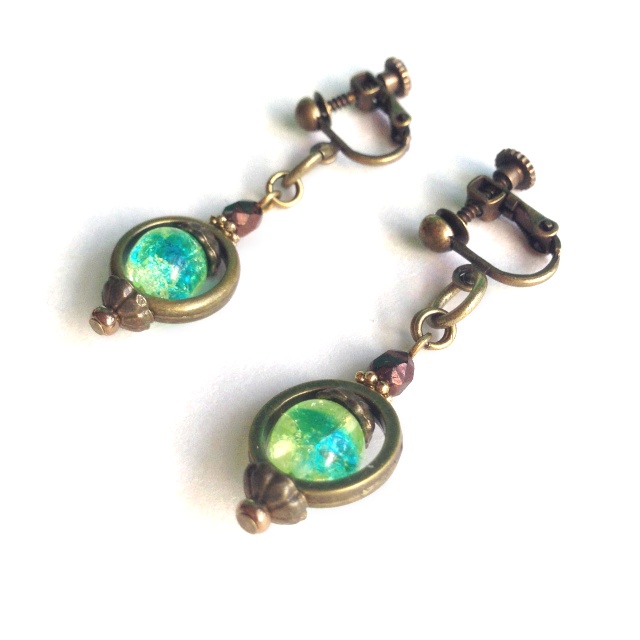 燐光ランタン ウランガラスのイヤリング