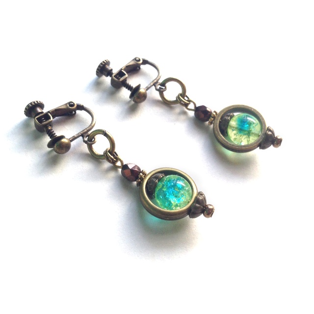 燐光ランタン ウランガラスのイヤリング