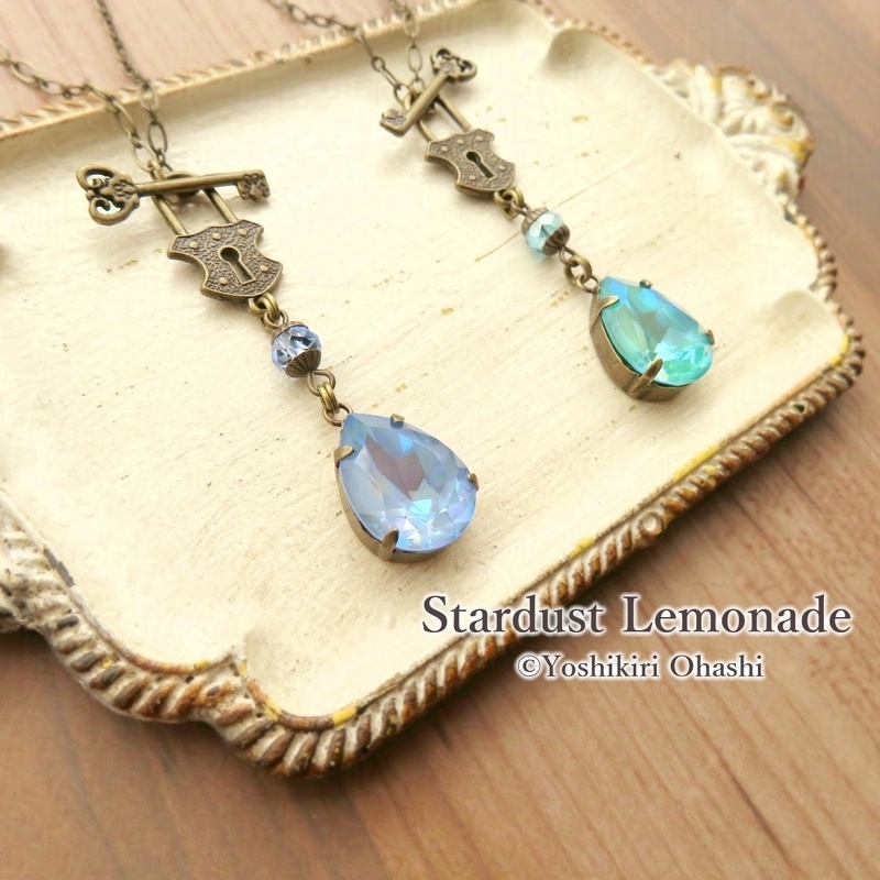 空と海の涙 スワロドロップのペンダント