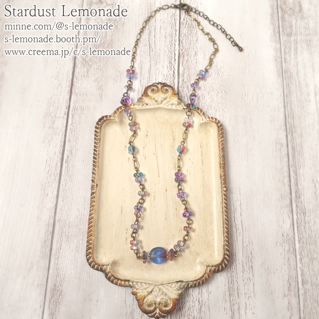 ミニ燐光キャンディ ウランガラスのネックレス