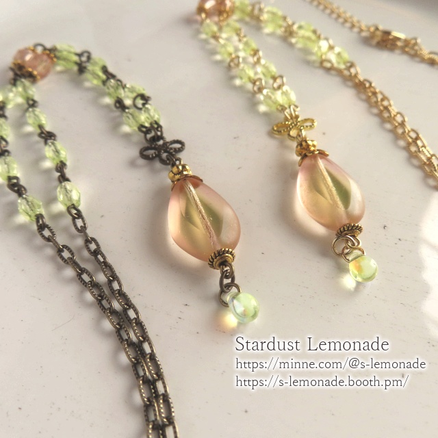 さくらいろ燐光石　ウランガラスのネックレス