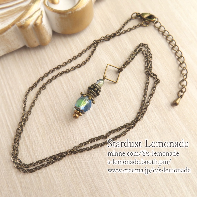 燐光石のアミュレット ウランガラスのペンダント