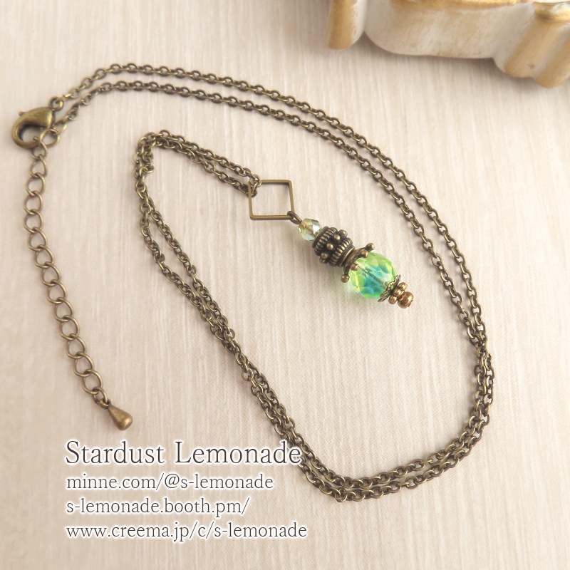 燐光石のアミュレット ウランガラスのペンダント