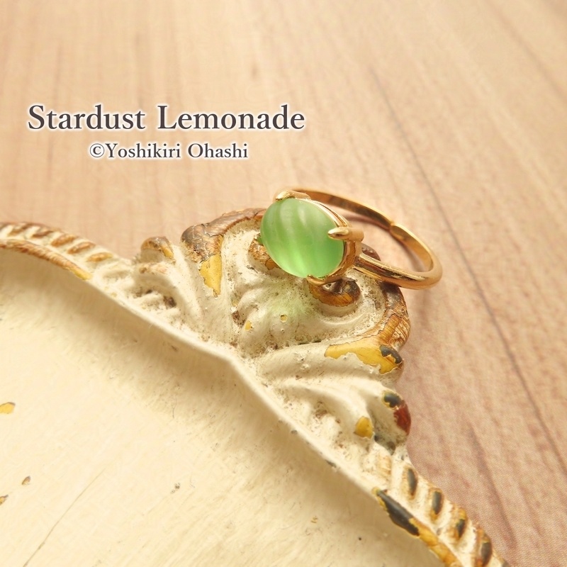 燐光ドロップ ウランガラスのリング