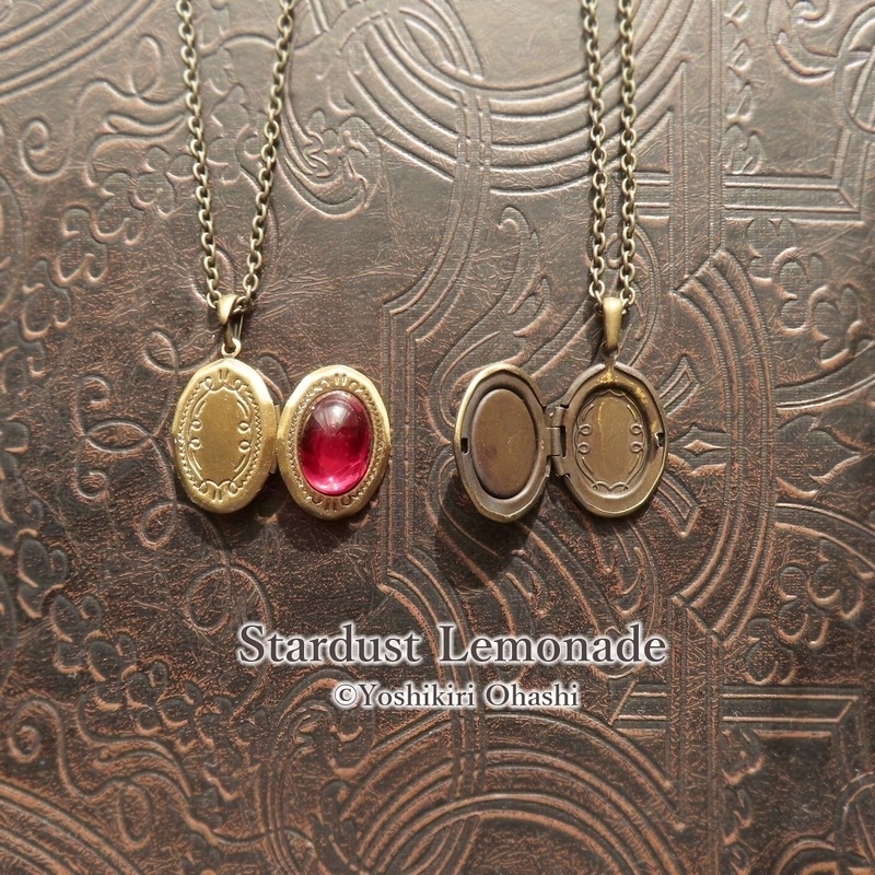 或る思い出の色 ロケットペンダント