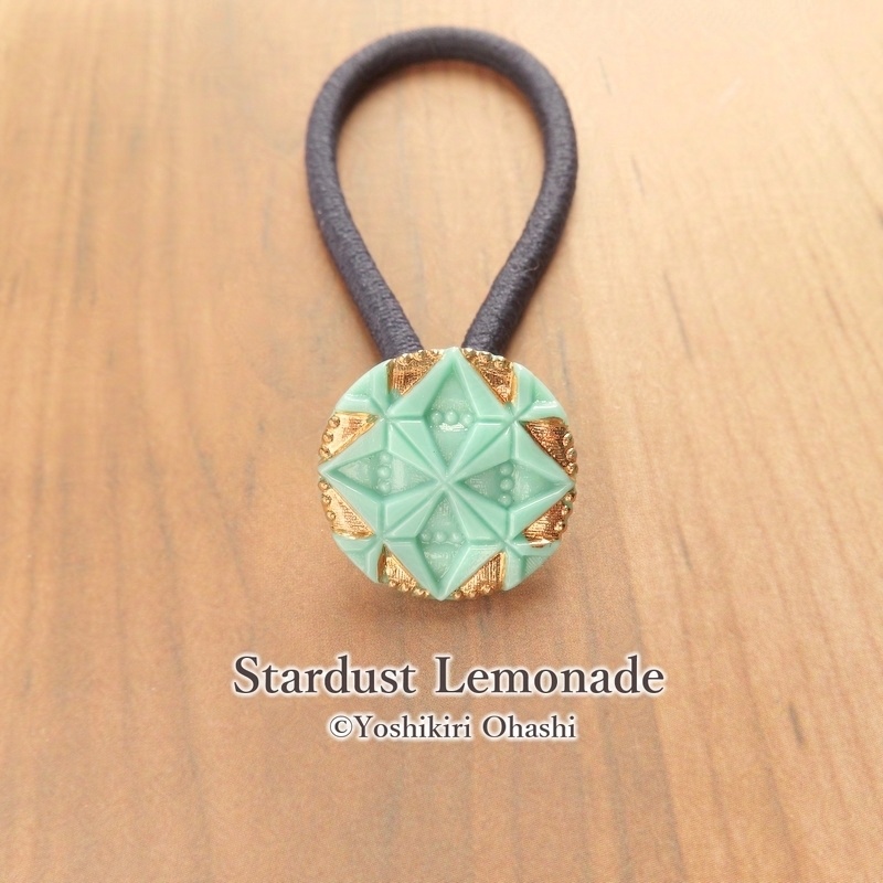 翡翠色のキルト チェコガラスボタンのヘアゴム