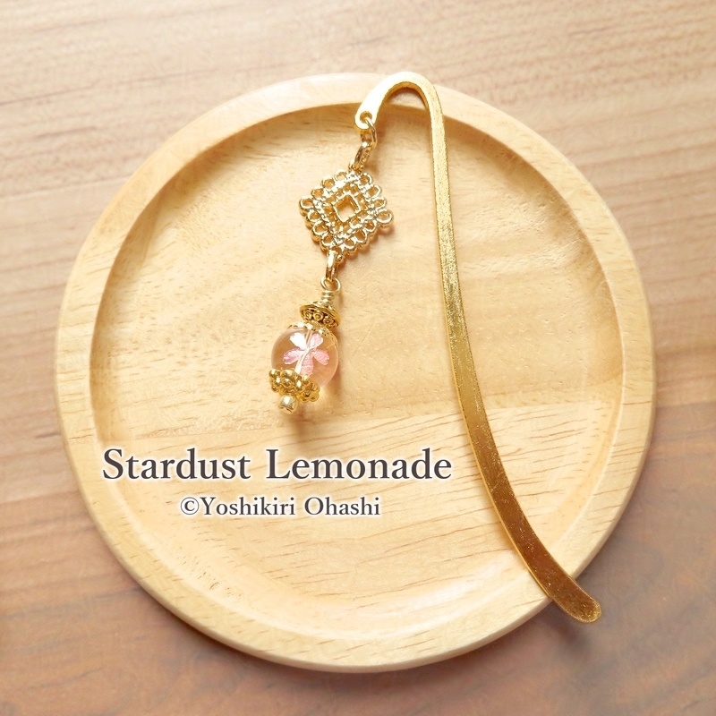 さくら水晶の提灯ブックマーカー