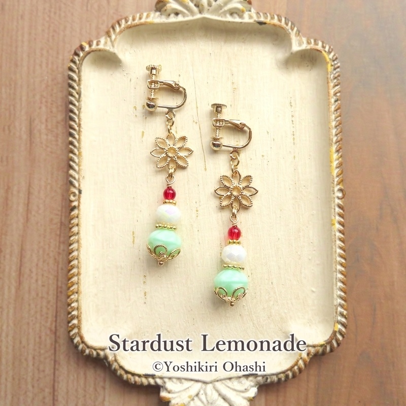 クリームソーダ色のイヤリング