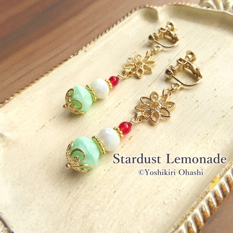 クリームソーダ色のイヤリング