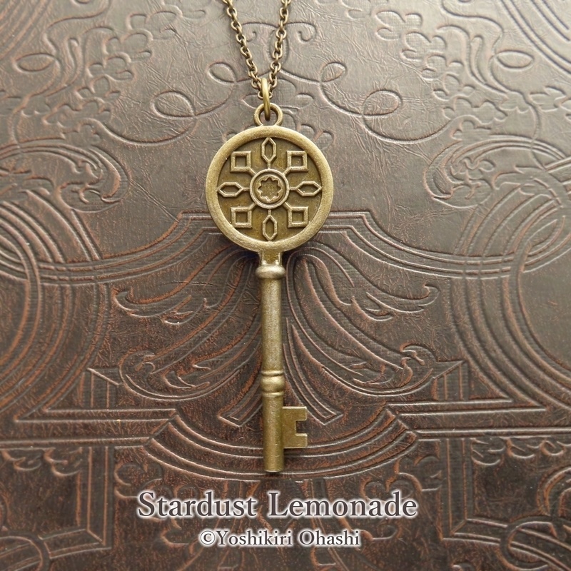 遺跡の鍵のペンダント