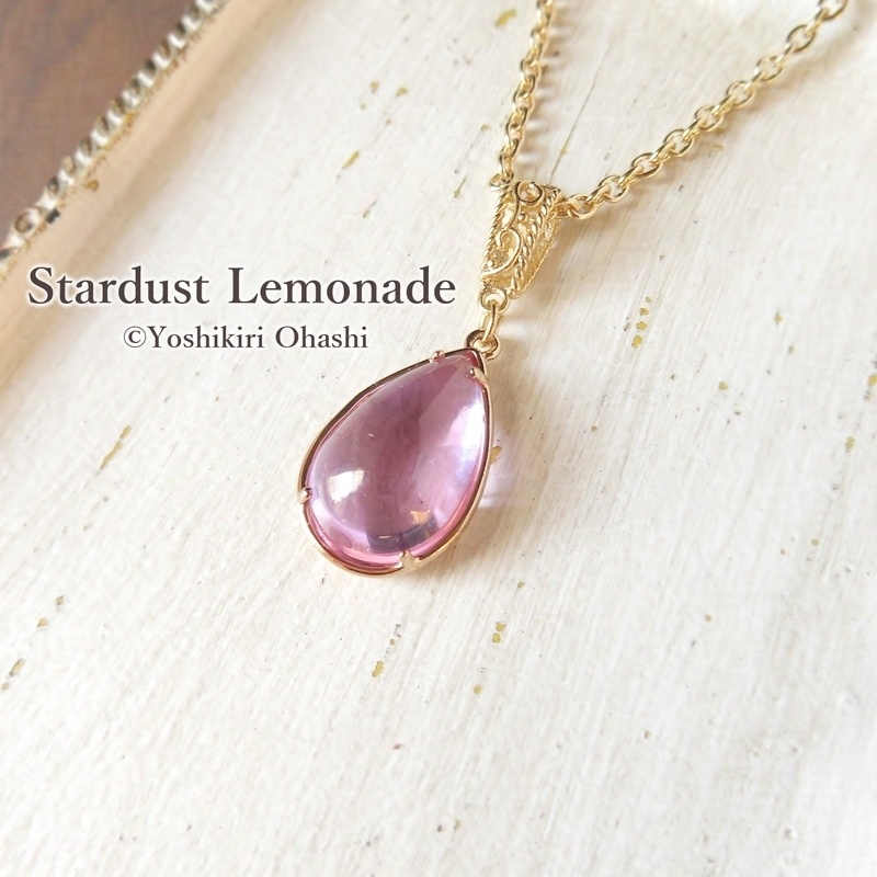 うつろう光の雫のペンダント アレキサンドライトカラー
