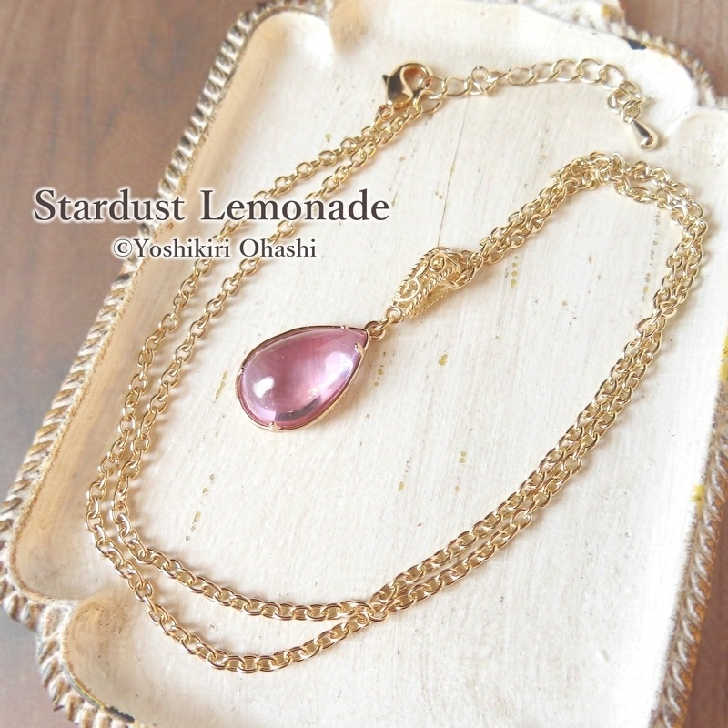 うつろう光の雫のペンダント アレキサンドライトカラー