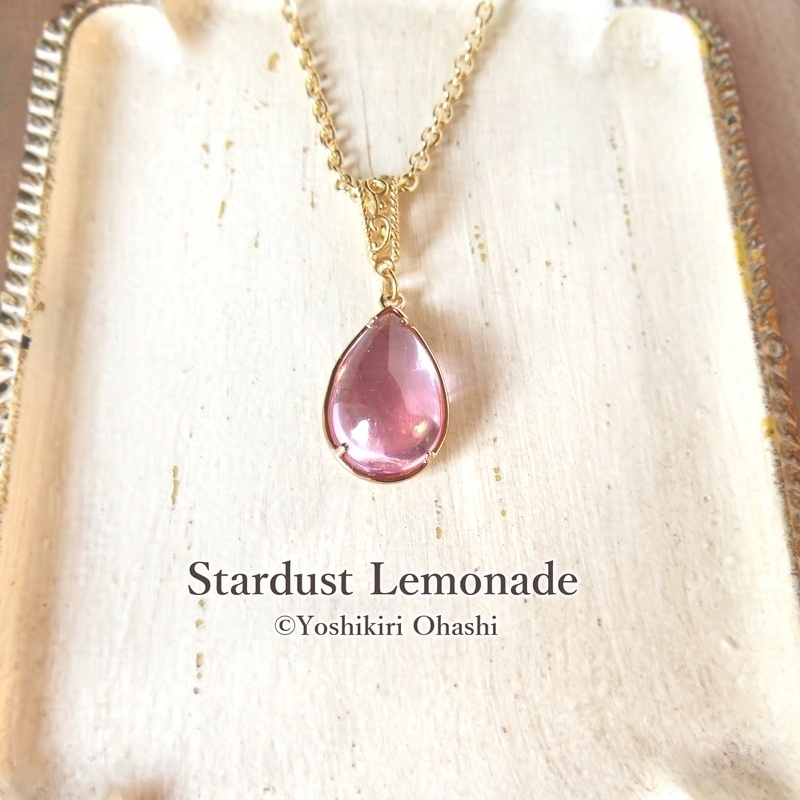 うつろう光の雫のペンダント アレキサンドライトカラー
