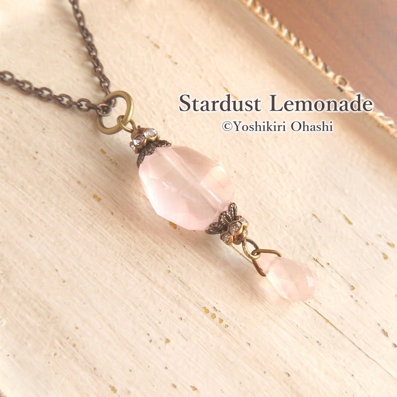 守り石の首飾り　薔薇水晶