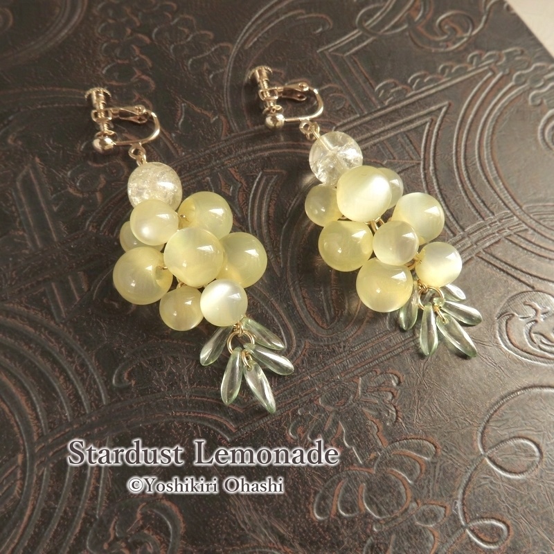 春の花の耳飾り　ミモザ