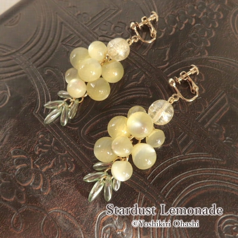 春の花の耳飾り ミモザ