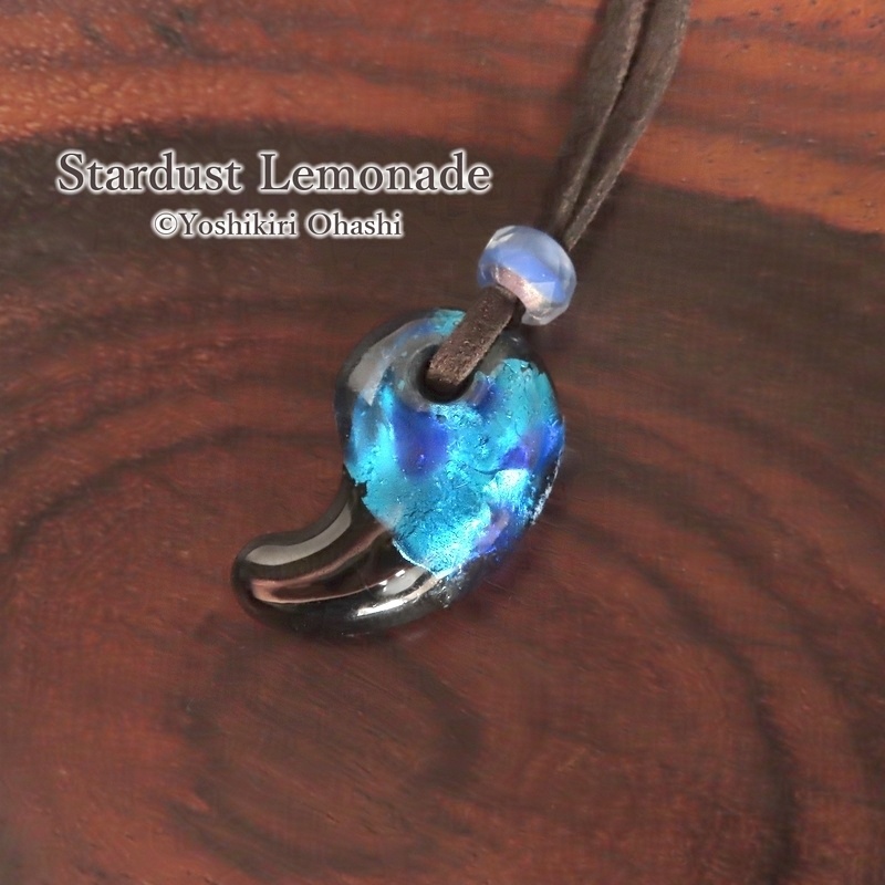 勾玉の首飾り 蓄光蛍玉