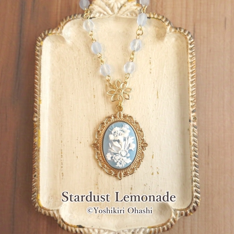 花の町のネックレス