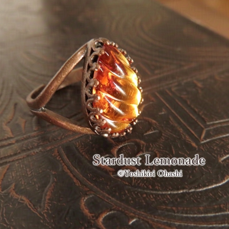 蜂蜜色の雫の指輪