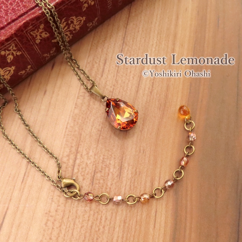 琥珀の涙のペンダント