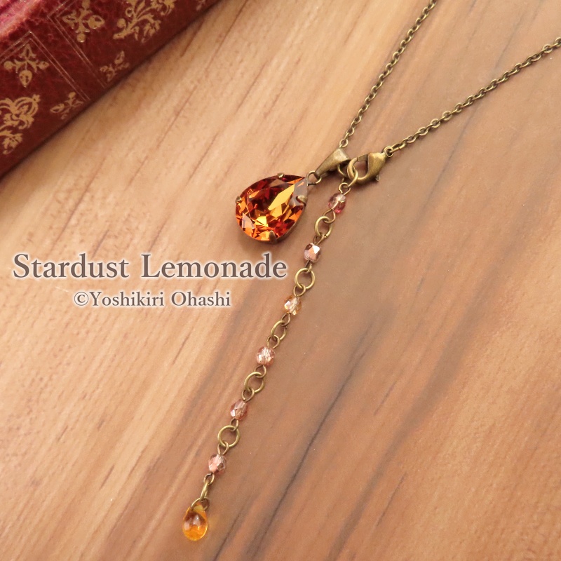 琥珀の涙のペンダント