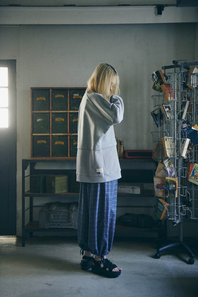 Laceup Pullover(レースアッププルオーバー)