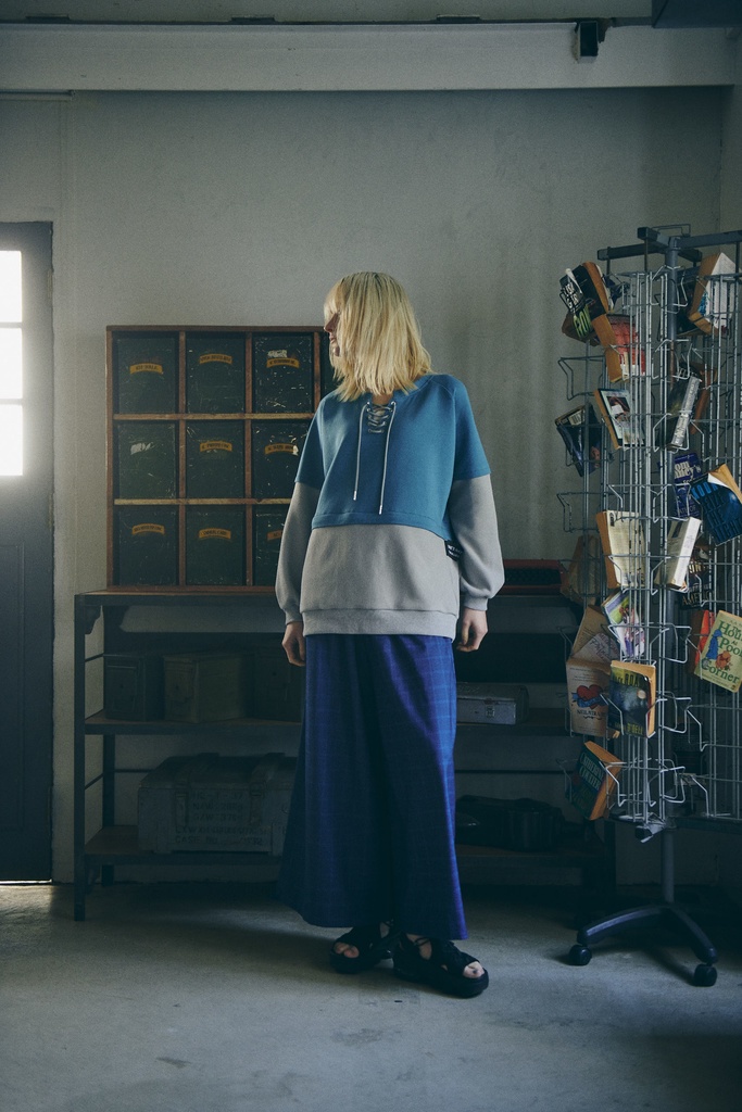 Laceup Pullover(レースアッププルオーバー)