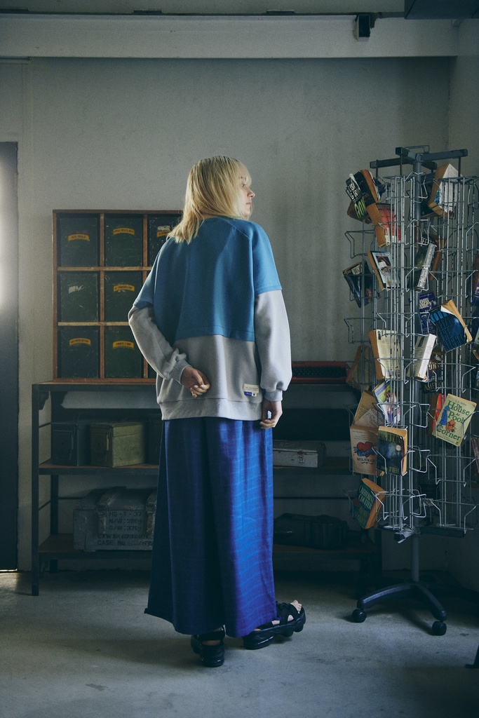 Laceup Pullover(レースアッププルオーバー)